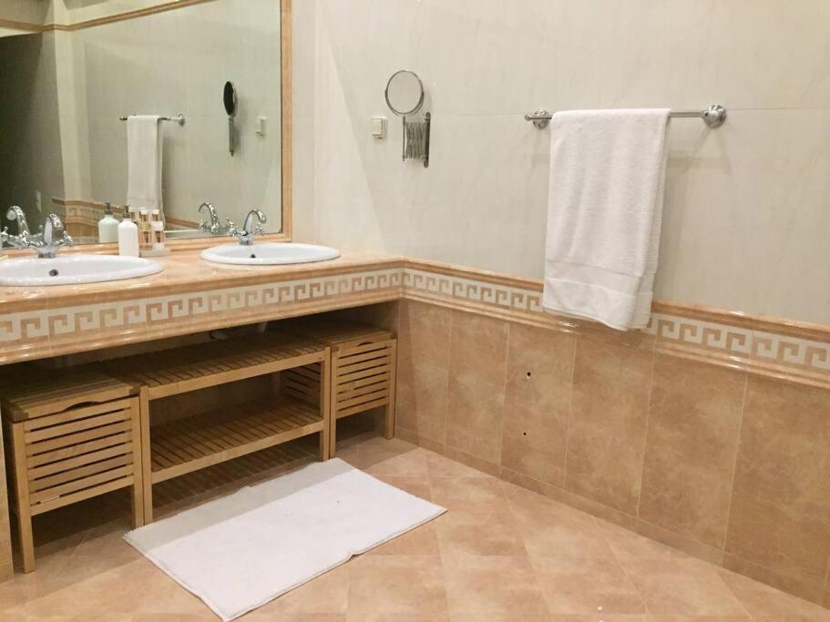 The White House Beach Villa Рафіна Екстер'єр фото