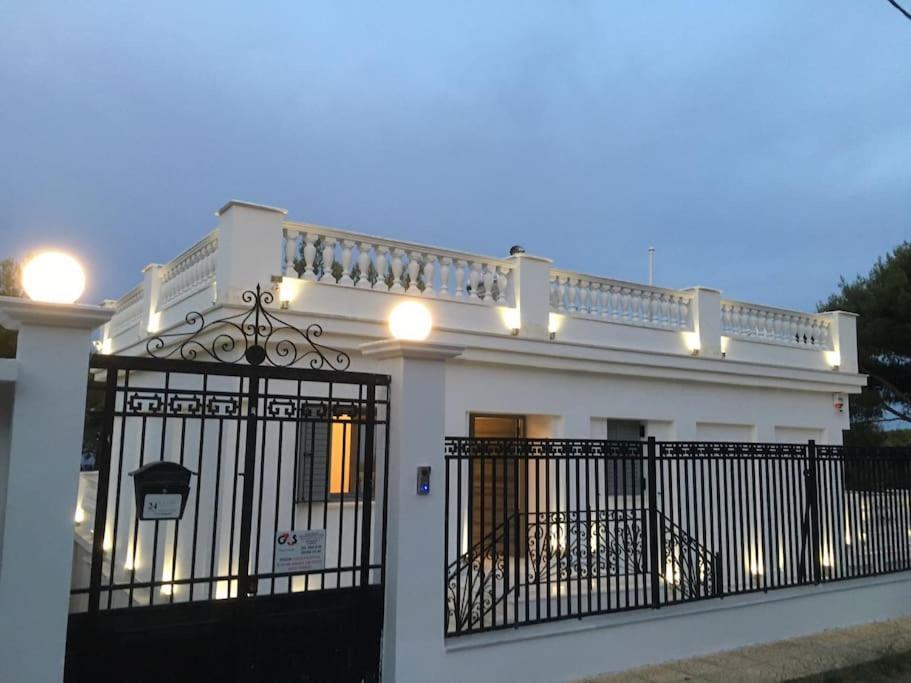 The White House Beach Villa Рафіна Екстер'єр фото
